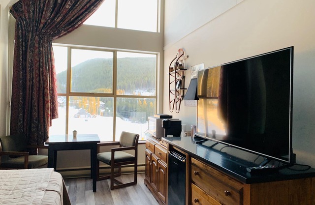 SKI-IN SKI-OUT APEX INN LOFT SUITE - APEX 401