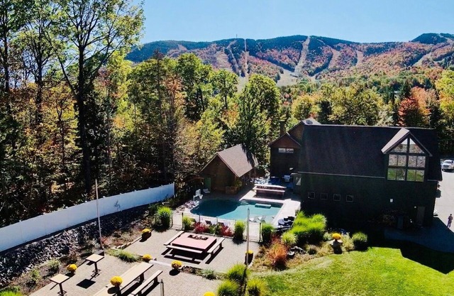 Ski in, ski out! Custom Spa Retreat. Direct access to Sunday River Resort