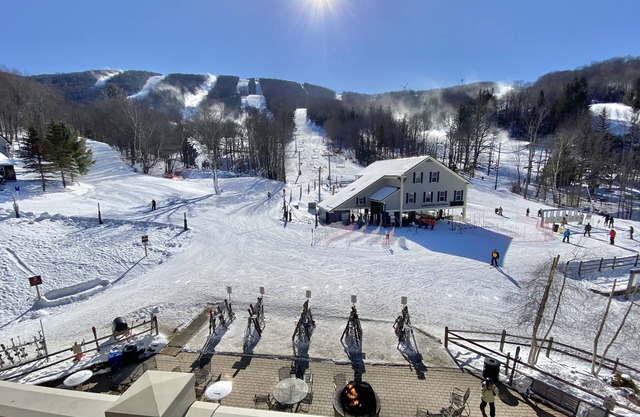 SKI-IN, SKI-OUT! LIFT and MT. VIEWS UNBEATABLE LOCATION for ALL SEASONS! Unit 2