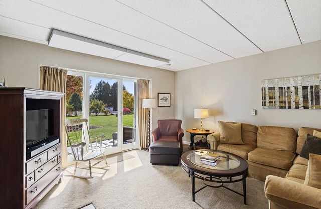 Ski-in/Ski-out Lodge Condo at Toll House Lift