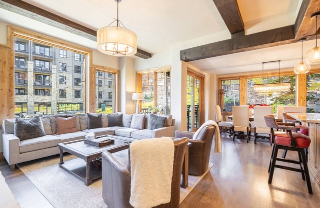 Ski-in/Ski-out, Luxury Amenities, Workout Rooms - Steps from the Slopes!