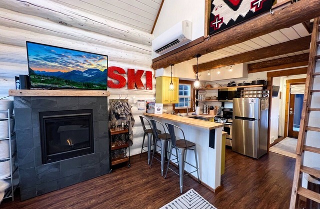 Ski In/Ski Out Luxury Cabin, next to Chair 3, Hot Tub, Sleeps 5, Fireplace and AC!