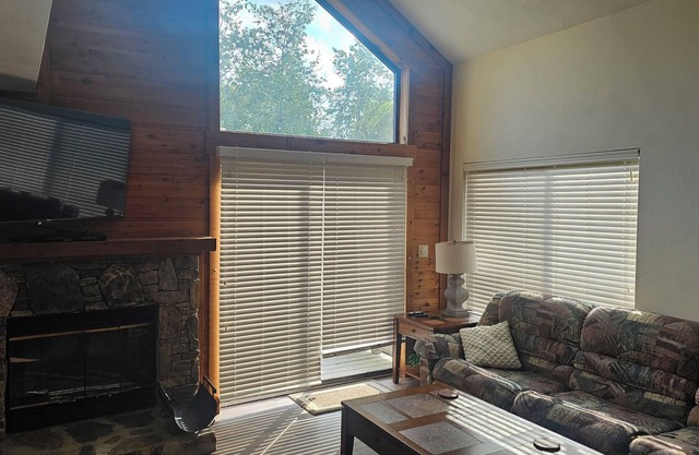 SKI IN - SKI OUT@ SEVEN SPRINGS FRESH TRACKS! AUTUMN FEST GETAWAY! TOP MOUNTAIN