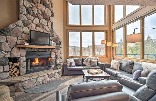 Ski-In, Ski-Out Townhome w/Lutsen Mtn Views!