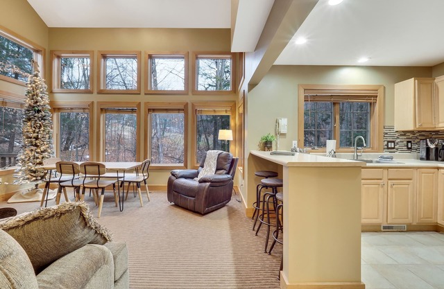 Ski in/Ski out | Upper Level | Disciples 8 Chairlift | Sleeps 10 | Fireplace