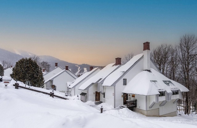 Ski-On/Off - private sauna - right next to lift - 1GB WiFi - Renovated