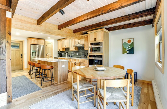 Skier's Paradise: Townhome w/Deck in Cortland!
