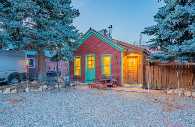 Skiers dream in the heart of town, walk to Nordic Center, Shuttle to base area!