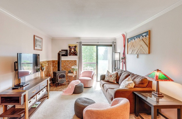 Skiing & Hiking: Mtn-View Condo in Durango!