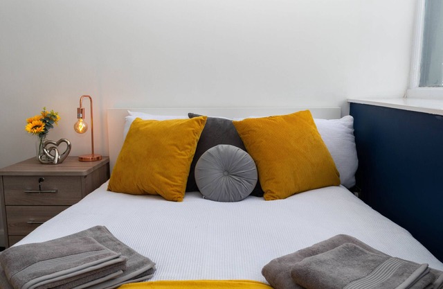 Sky 1 Apartment with City View