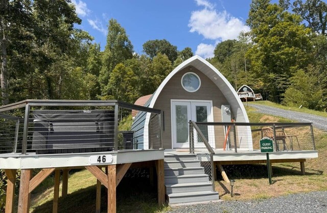 Sky Blue - Romantic, hot tub, campfire