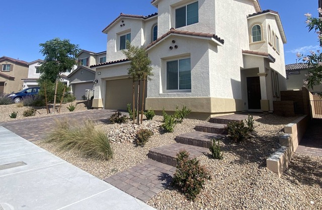 Sky Canyon home, with bedroom/bath down stairs! Minutes from Mt. Charleston!