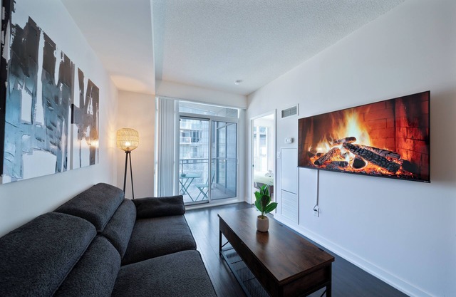 Sky Living -Cozy Place with Lake and City Views