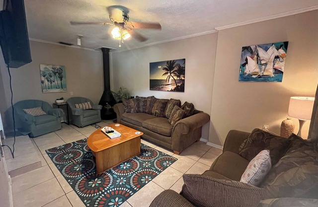 Skycrest Smile Space-Cornhole, Ping Pong, Outdoor hot shower!