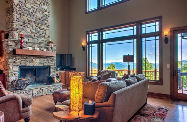 Skyfall | Hot Tub, Theater & Views🎥⛰️ Near Hatley Pointe + Inc. Biltmore Pass