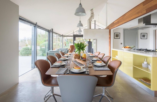 Skylark - a house that sleeps 6 guests in 3 bedrooms