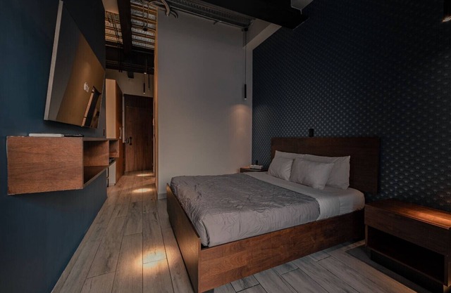 Skyline Loft – Modern Comfort, Stunning City Views