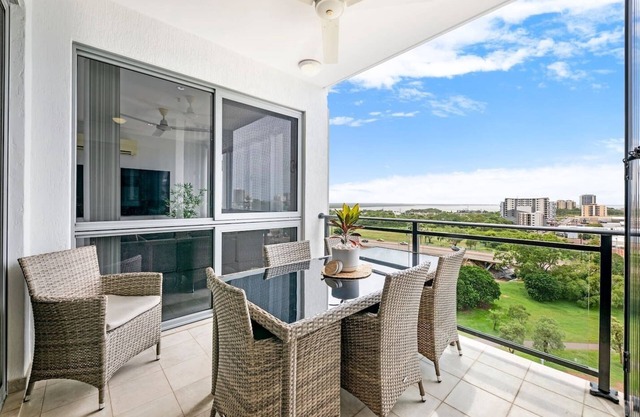 Skyline Top of Town Resort Style City Living