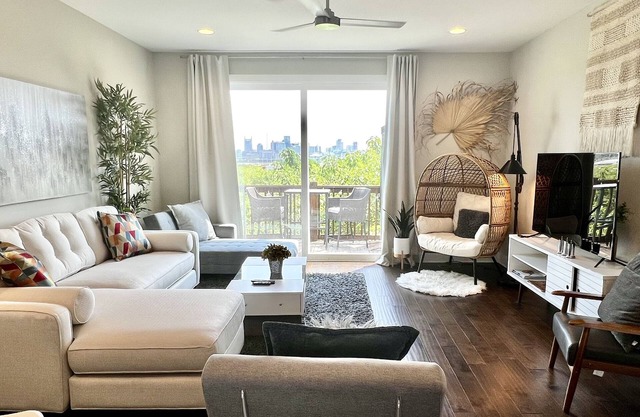 Skyline Views/3 Miles to Downtown/WeeklyDiscounts/Pet Friendly