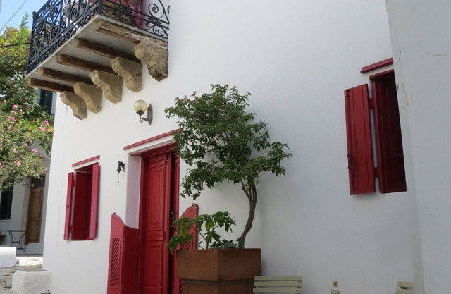 Skyrian mansion .Εverything’s so close. Dive into History ,dive into Aegean blue