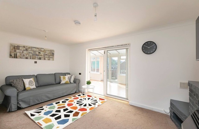 Skyvillion - Spacious 3Bed House w/Garden+Parking