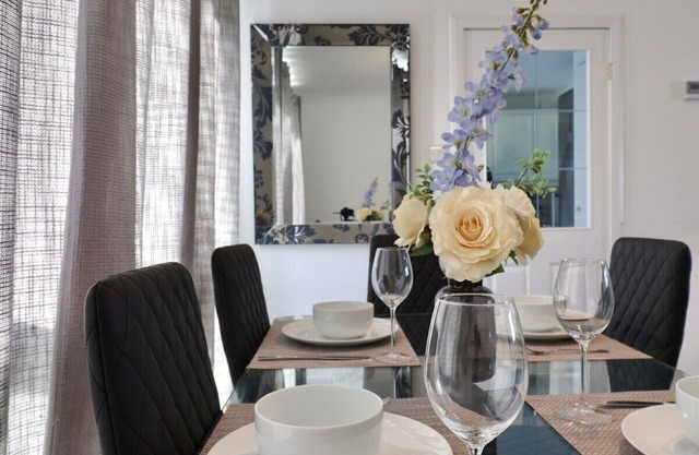 Skyvillion - Valley Way - 3Bed House in Stevenage