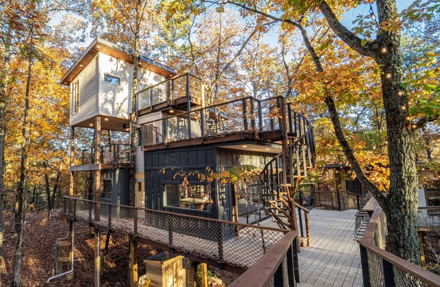 Skywalk Treehouse: 4 Treehouses Linked by Bridges, all 4 treehouses to yourself