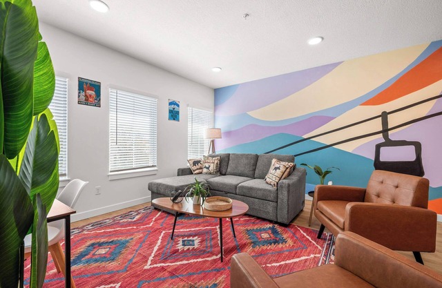 SLC Ski Lodge 2BR Townhome King Garage