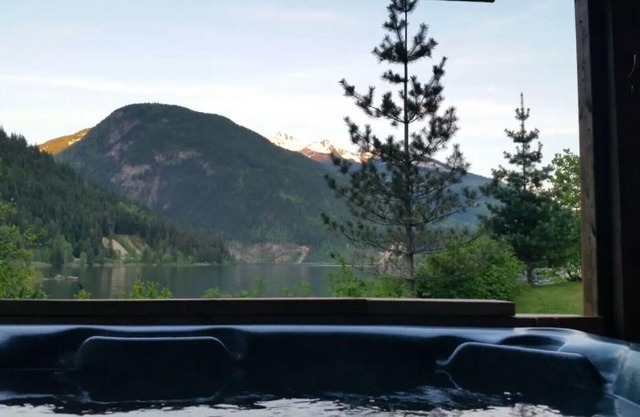 Sledders Cove ntimber frame house, hot tub, waterfront, beachfront, firepit