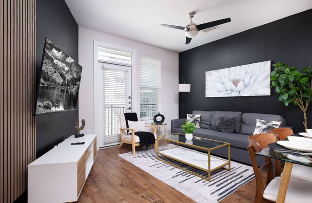Sleek 1BR-Southtown Near Rvrwalk, Dome & Conv