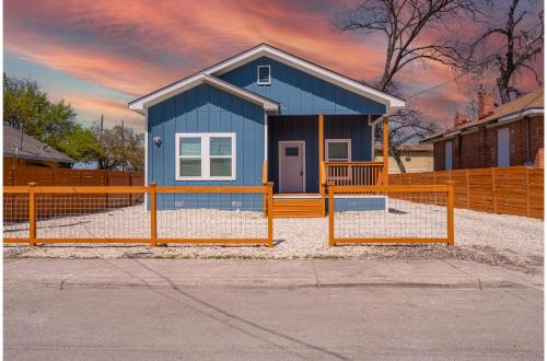 Sleek 4BR3BA Urban Living w Downtown Views