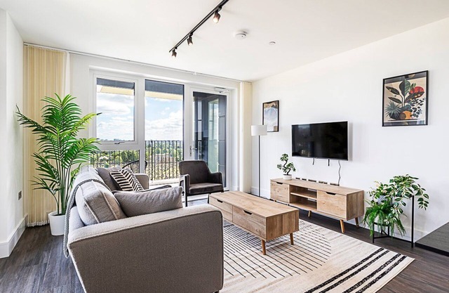 Sleek and Stylish 9th Floor Apartment