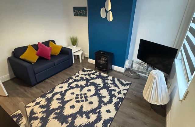 Sleek City Getaway - Walkable & Free Parking