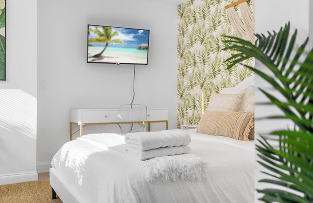 Sleek & Cozy Studio: Freshly Renovated
