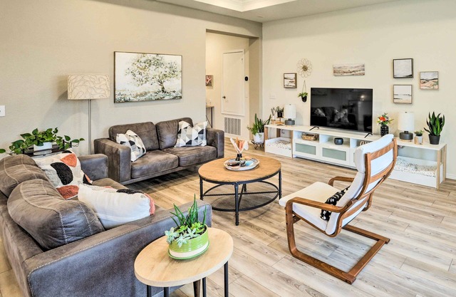 Sleek Fort Worth Home w/Patio - Pets Welcome!