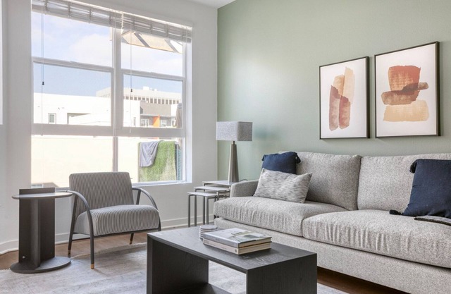 Sleek Mission Valley 1BR w/Gym, W/D & Pool nr restaurants, by Blueground