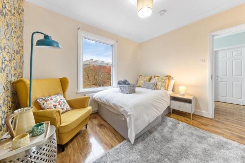 Sleek Private Bedroom In Shared London Home For Two - Bedroom2
