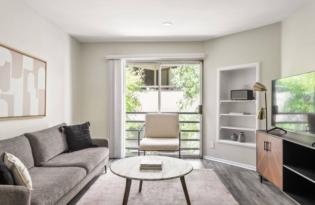 Sleek Sherman Oaks 1BR near WF + TJ, walk to Ventura Blvd, by Blueground