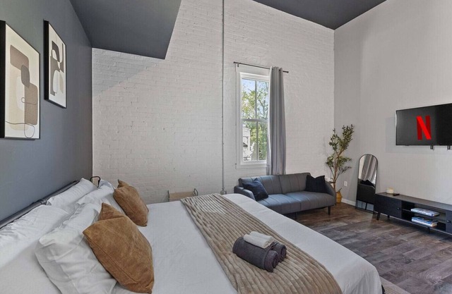 Sleek Studio Getaway | Next to Dayton’s Best Spots