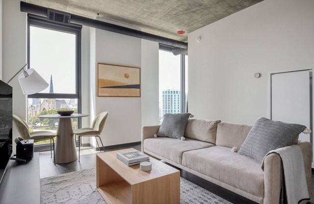 Sleek West Loop 1BR w/Dog Run & Gym, nr Union Park, by Blueground