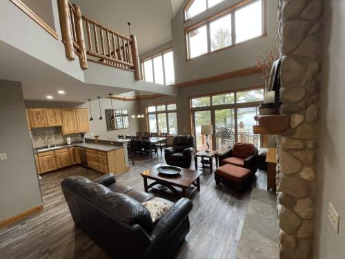 Sleep 12-big Sandy Lodge Resort-lakefront-luxury
