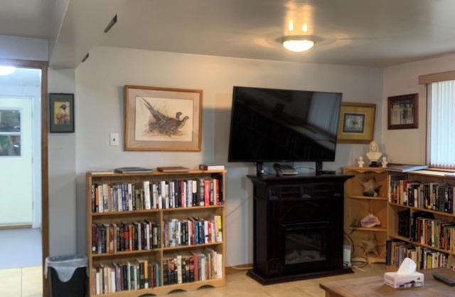 Sleep 5 , Basement 2-bedroom apartment with WiFi and AC in Dunlop New Brunswick.