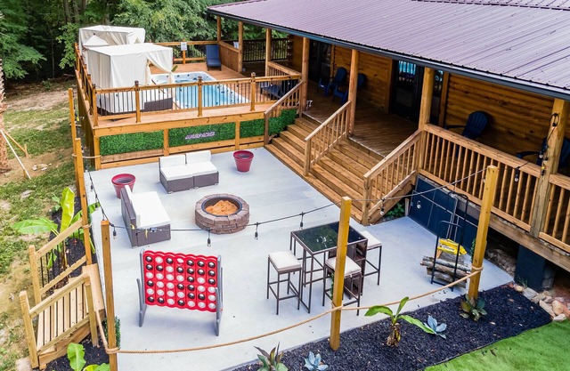Sleep Over Log Cabin, Swim Spa on 7 Acres