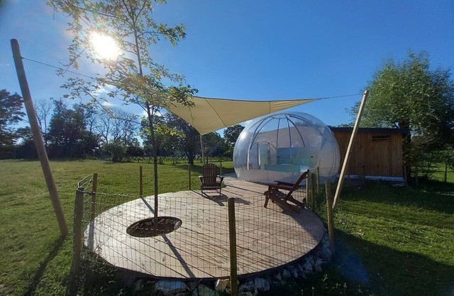 Sleep under the starry night sky in our "Bulle des Alpagas.
