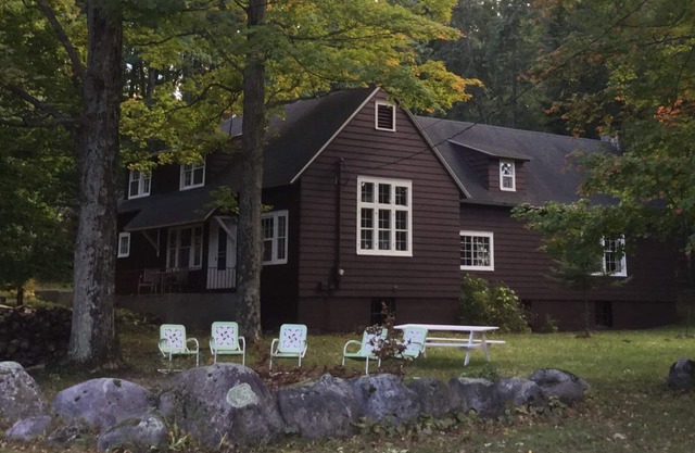 Sleeping Bear Hideaway near Sleeping Bear Dunes - - historic home on 5+ acres