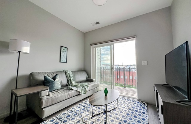Sleepover: Pristine 1BD/1BA + Gym - Downtown Omaha