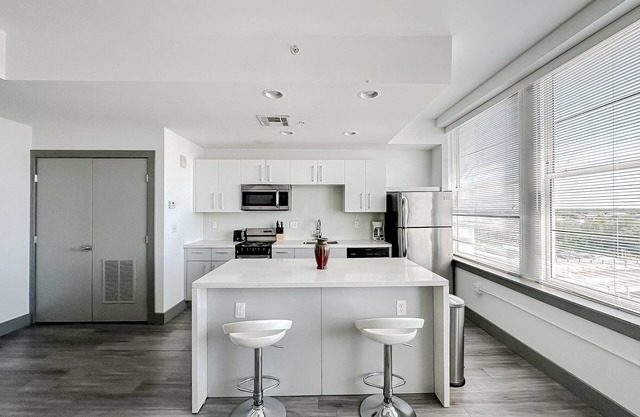 Sleepover: Private 1BD/1BA- Downtown Springfield