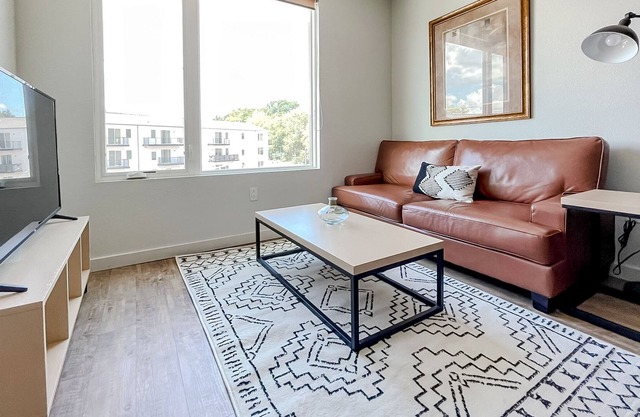 Sleepover: Spectacular 1BD/1BA - Bowling Green