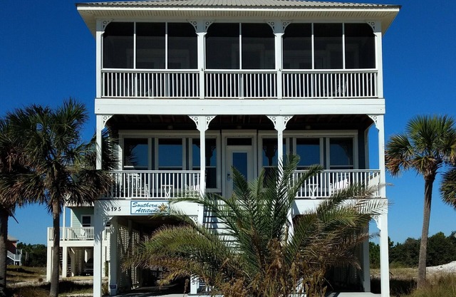 Sleeps 10, 3 King/2 Bunks, Steps to Beach, Full Week Discount, Pickleball Court