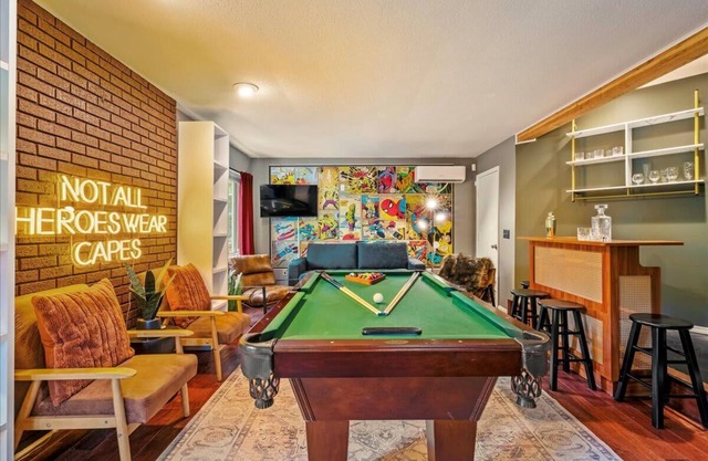Sleeps 10 Hot Tub Paddle Boards Arcade Games